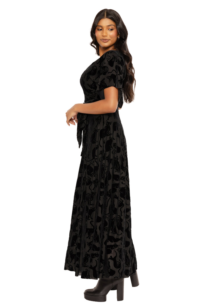 Gothic burned velvet maxi dress with cat print and kimono sleeves, combining dramatic style and effortless comfort for witchy fashion lovers, autumn outfits, festivals and special occasions.