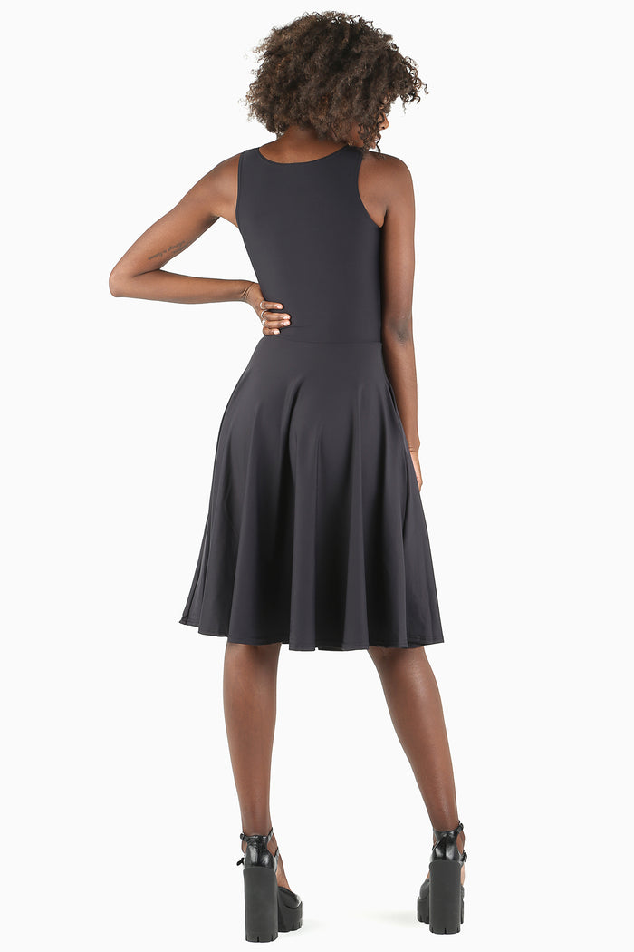 Classic black midi dress with princess seams, combining effortless sophistication and versatility for work wardrobes, dinners and special occasions.