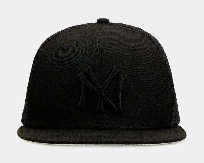 New York Yankees Blackout 9Fifty Trucker Mens Hat (Black)