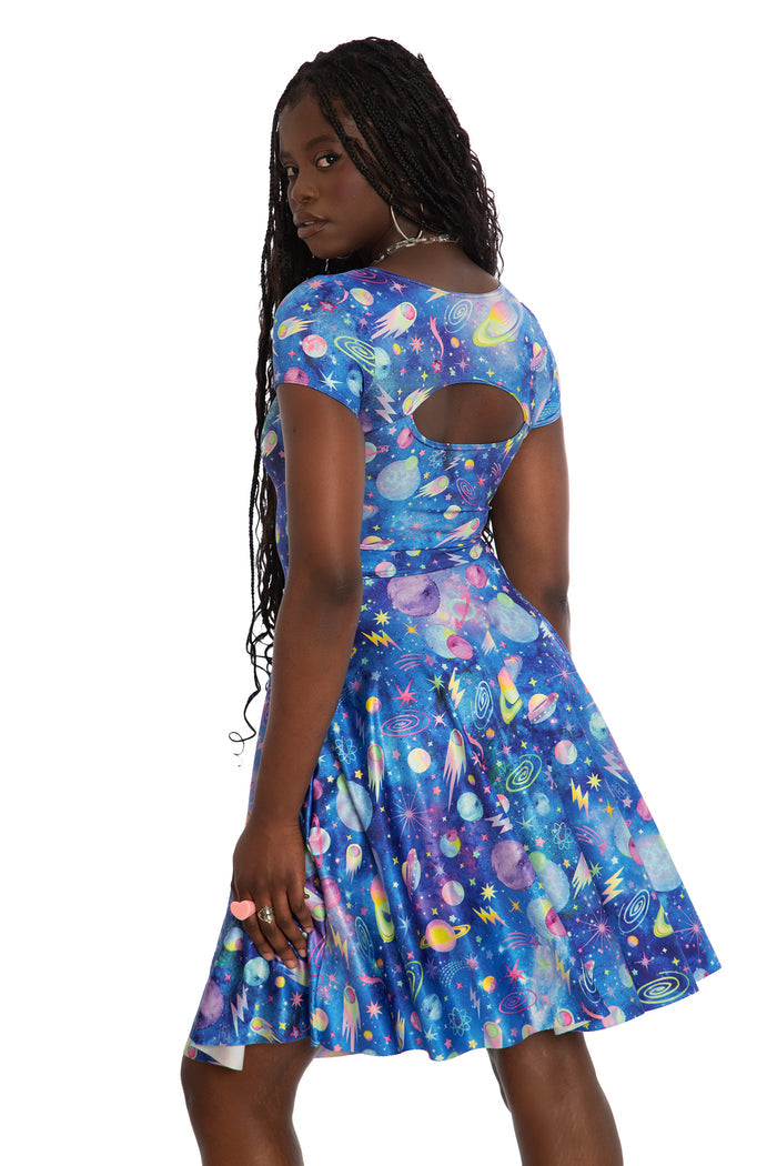 Retro print longline dress with peephole neckline, designed with a comfortable stretch fit for office outfits, dinner dates, events and day-to-night wear.