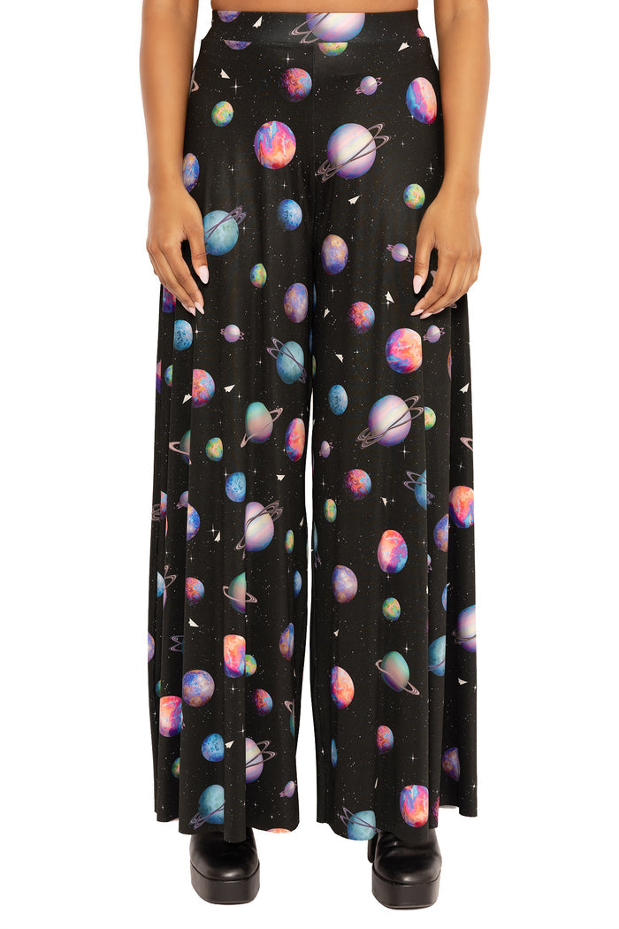 Art print palazzo trousers with relaxed fit and flowing silhouette, perfect for workwear wardrobes, holidays, gallery visits and everyday fashion.